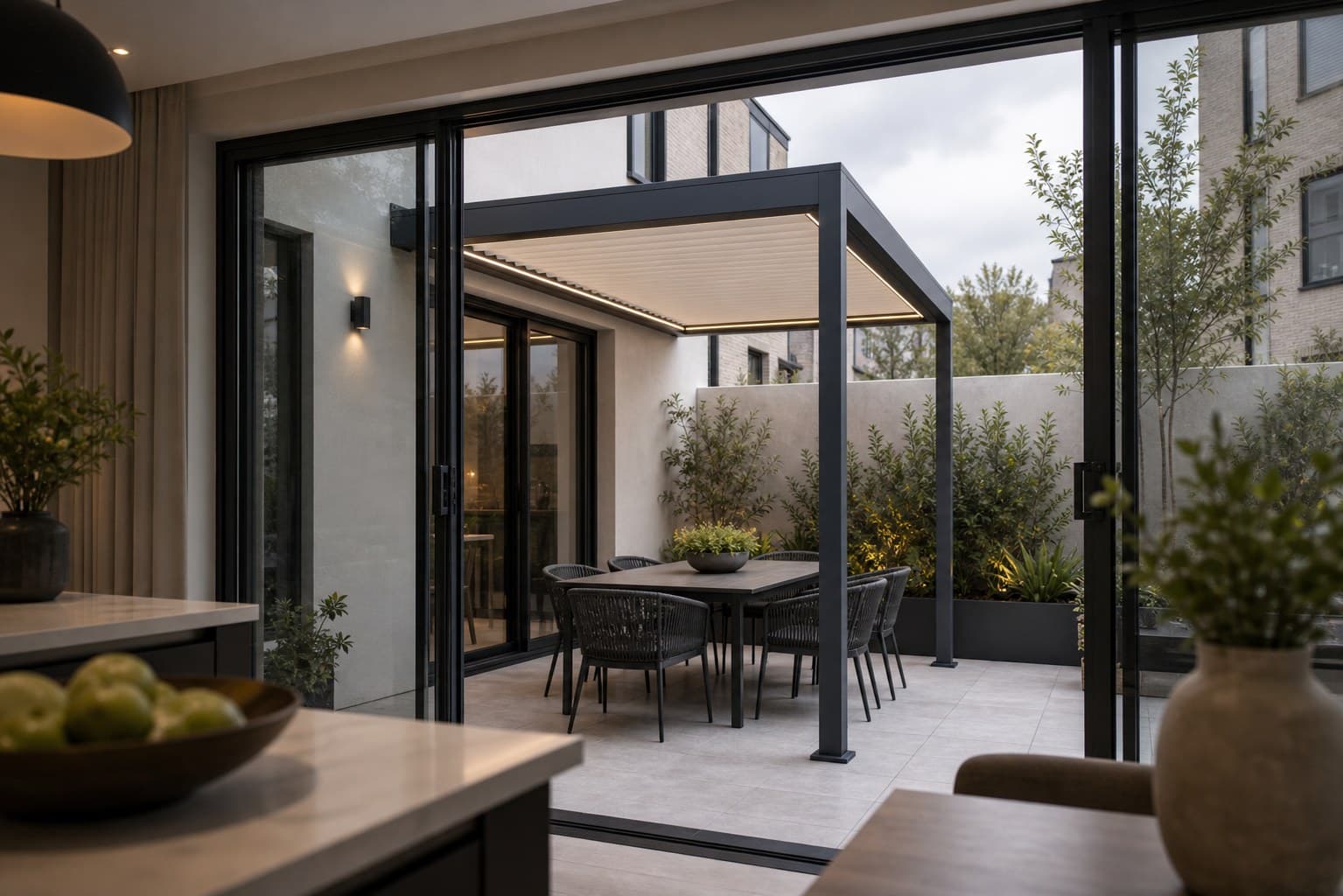 Townhouse Patio Indoor-outdoor transition